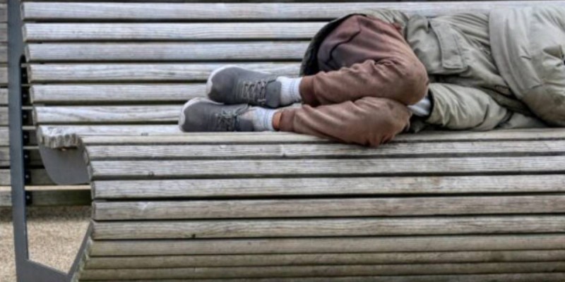 Қазақстандықтардың табысы төмендеп, кедейшілікте жүргендер көбейді.