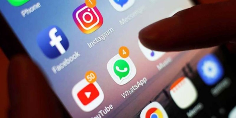 Сенатор әлеуметтік желідегі ақпаратты заңмен бақылауды ұсынды.