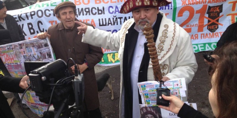 Амантай қажы: Мұндай депутаттарға ең алдымен орыстар қарғыс айтады.