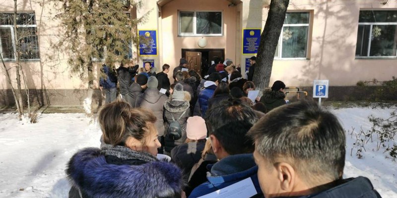Ұшақ апаты: Қан тапсыру орталығына алматылықтар ағылып келіп жатыр.