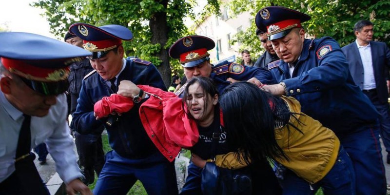 Алматы полициясы митингіге шығушылармен сөйлесуді үйренбек.