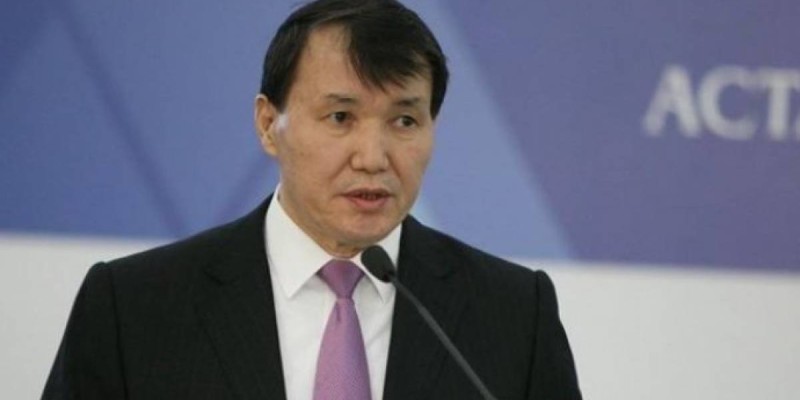 Шпекбаев заңсыз байыған шенеуніктерді жазалауды ұсынды.