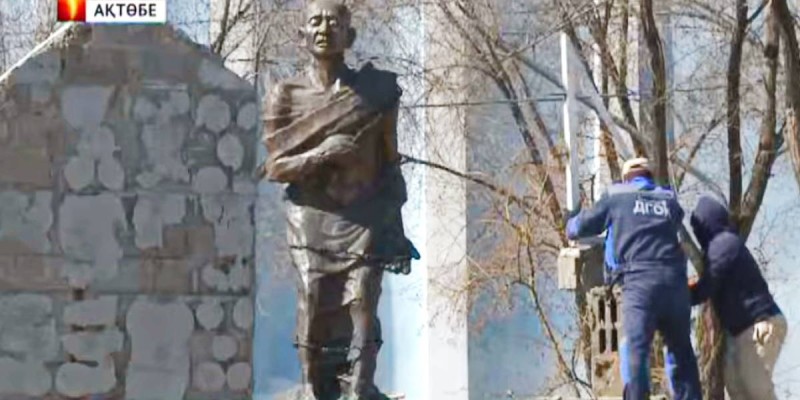 Ақтөбеде саяси қуғын-сүргін құрбандарына арналған ескерткіштер бұзылуда.