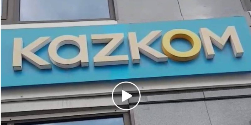 Оғыз Доғанға «Qazkom» қазақ тілінде қызмет көрсетпей, банк бөлімшесінен күштеп шығарып жіберген (видео).