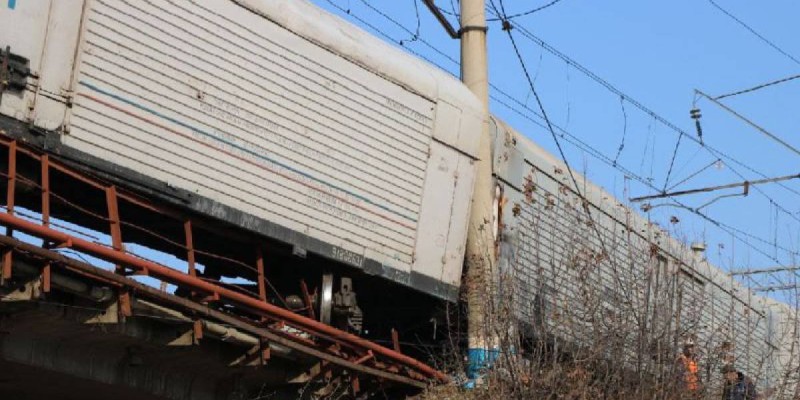 Қарағанды маңында 14 жүк вагоны рельстен шығып кетті.