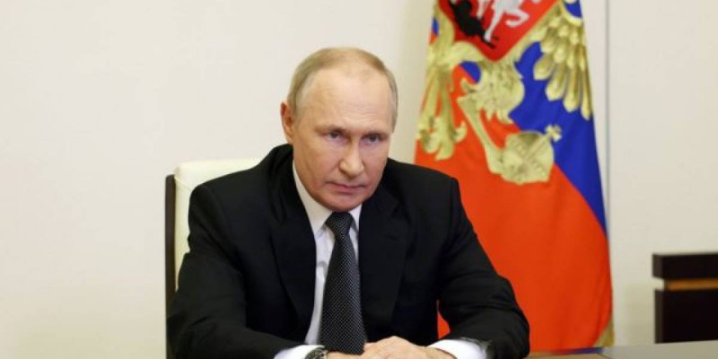 Путин Ресей әскерінің беделін түсірушілерді азаматтықтан айырмақ.