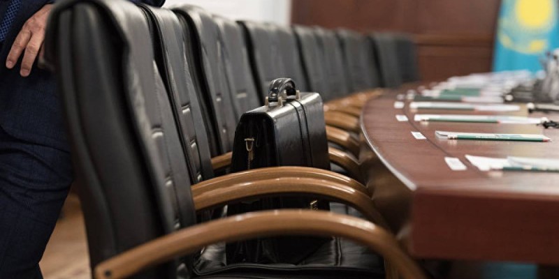 Елімізде шенеуніктің жалақысы мен шығынын есептеу басталады.