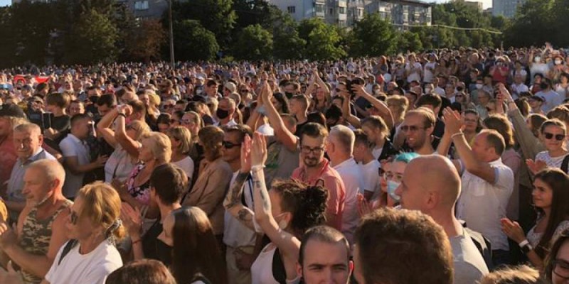 Минскіде екі үлкен митинг өтеді.