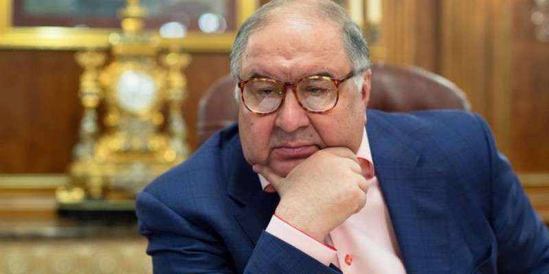 Усманов Өзбекстандағы тұрмысы төмен отбасыларңа 1,5 млн доллар берді.