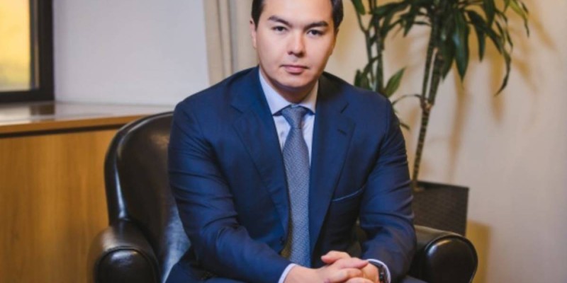 Лондонда Нұрәли Әлиев тұратын зәулім үйге қатысты сот процессі басталды.