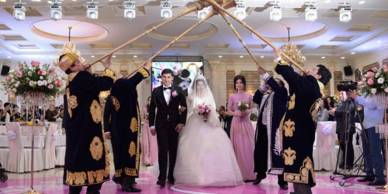 Өзбекстанда тойға 200 ден артық адам шақыруға тыйым салды.