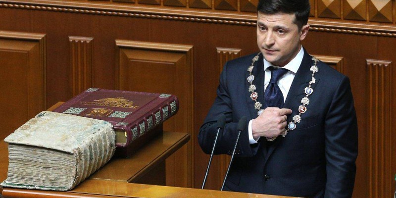 Зеленский: Мен осы уақытқа дейін халқымды күлдіріп келдім, енді оларды жылатпау үшін барымды саламын.
