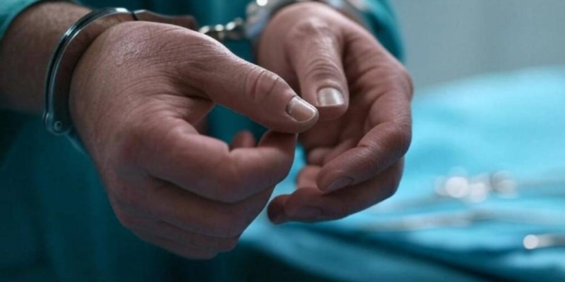Қостанай облысының тұрғыны өгей қызын зорлағаны үшін өмір бойына сотталды.