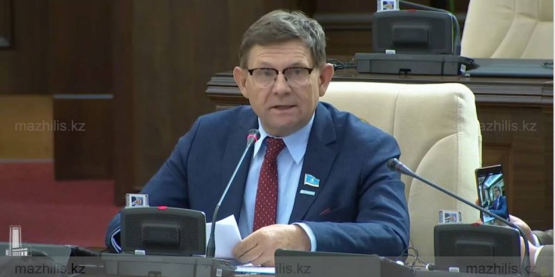 Депутат Пономарёв орыстілділерді қазақ тілін белсенді үйренуге шақырды