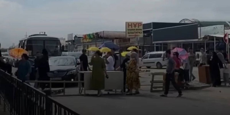 Жаңаөзен кәсіпкерлері жарық мәселесіне байланысты жолды жауып тастады