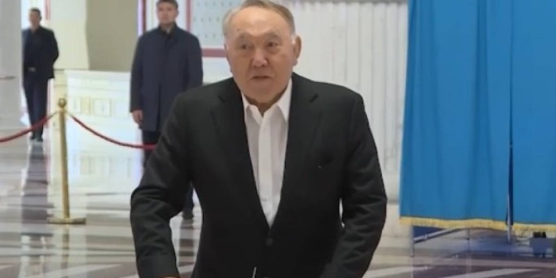 2015-тің девальвациясы. Назарбаевқа жақын топтар алдын-ала доллар сатып алған...