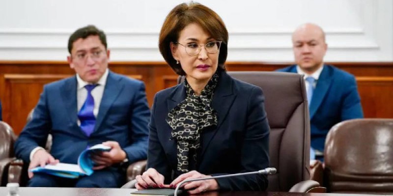 Қалай шешесіз? – Бектенов  Әлназаровадан кадр тапшылығын сұрады