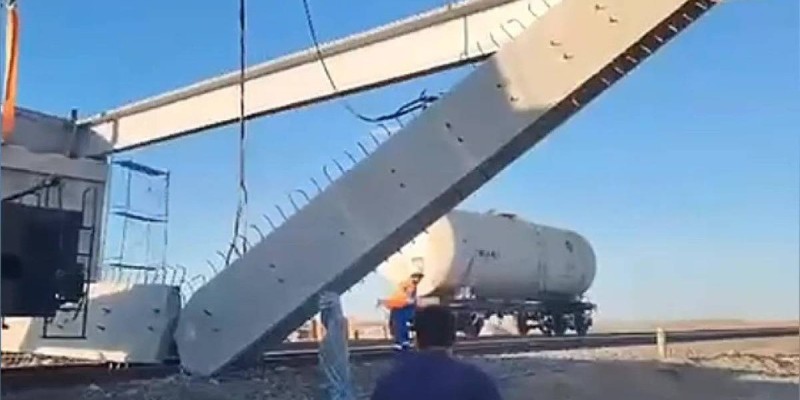 Қарағанды облысында жол өткелін салып жатқан жұмысшылар зардап шекті