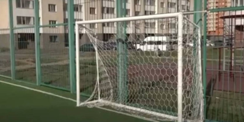 Астанада үстіне қақпа құлаған қыздың ата-анасы кінәлілерді жауапқа тартуды талап етіп отыр