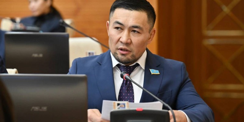 Мәжілістің мінберінен депутаттарға аналарын құттықтауға рұқсат етіледі