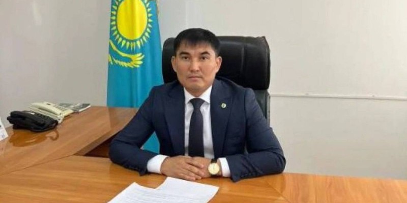Көңілдесін кабинетінде ұрған әкім сот алдында жауап беруде