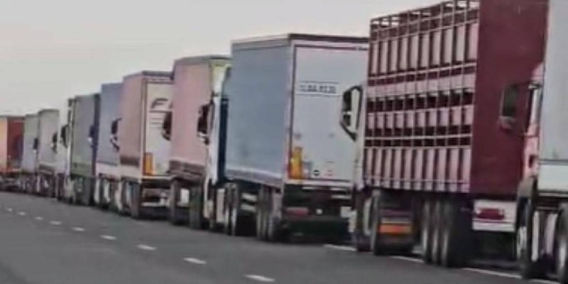 Қазақстан-Ресей шекарасында 7 мыңнан астам жүк көлігі кептеліп тұр