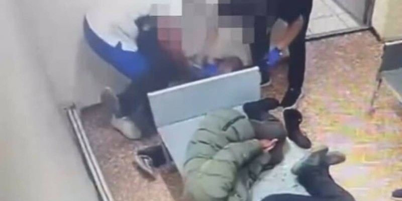 Қостанайда дәрігер 61 жастағы ер адамды айықтырғышта ұрып-соққан