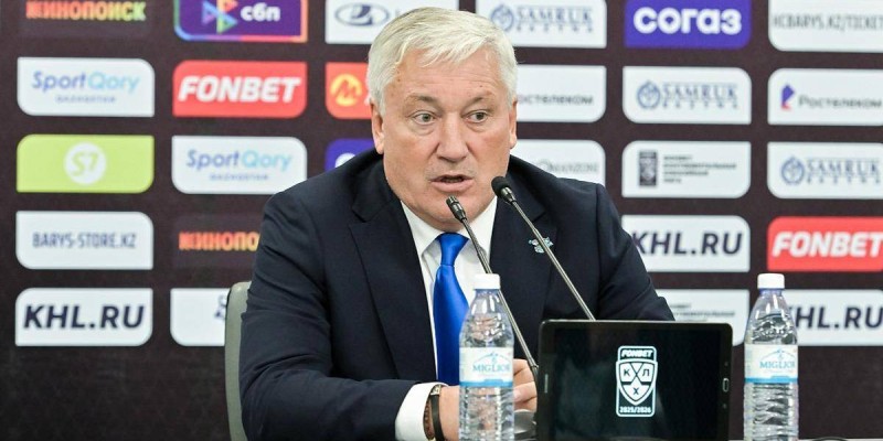 "Мұнда бәрі орысша сөйлейді": "Барыстың" бапкері қазақ тілін үйренуден бас тартты
