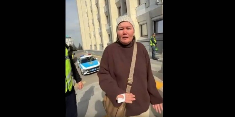 Алматы әкімдігінде көп балалы ана өзін өртемек болды