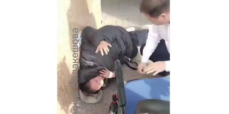 Астана сотында мүгедек әйел көтергіштен құлап кетті