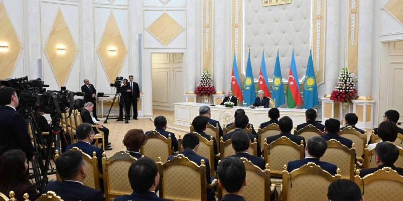 Қазақстан мен Әзербайжан президенттері брифинг өткізді