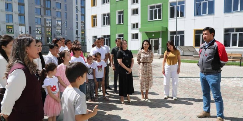 Алматыда ата-аналар қазақ тіліндегі мектепті ашуды талап етіп, петиция жасады