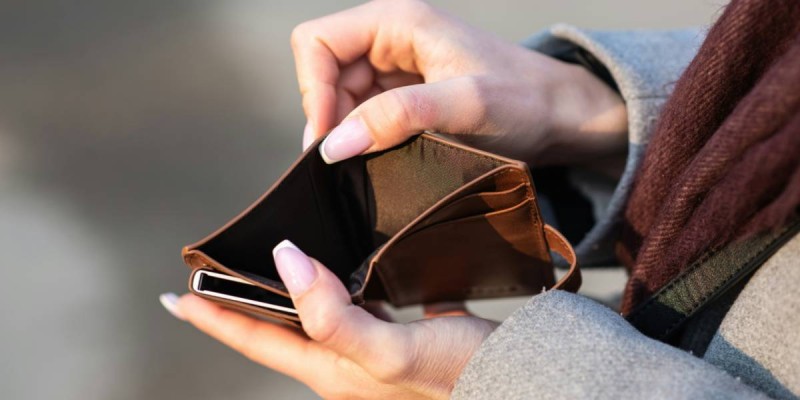 Депутат ең төменгі жалақыны 110 мың теңгеге дейін көтеруді ұсынды