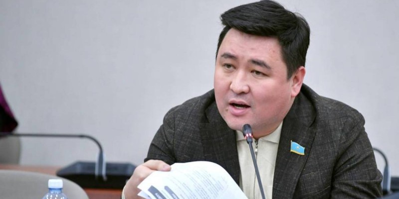 "Әлеуметтік педагог жалақыға жарымай отыр": Нартай Аралбайұлы мәселе көтерді (ВИДЕО)
