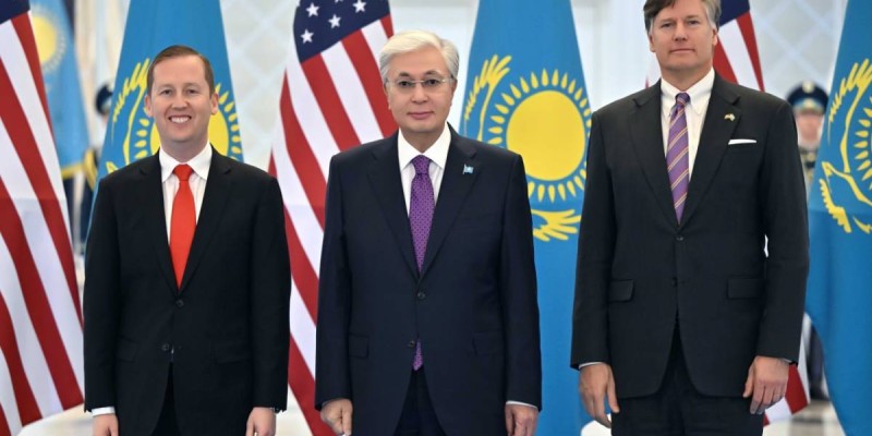 Президент АҚШ-тан келген саясаткерлермен кездесті