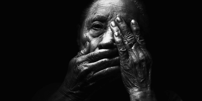 Үйге баса көктеп кіріп, бетіне сірке суын шашқан. Атырау облысында әйелге шабуыл жасалды