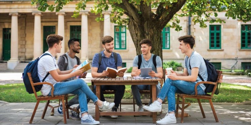 Елімізде шетелдік студенттер санын 100 мыңға дейін жеткізу көзделіп отыр