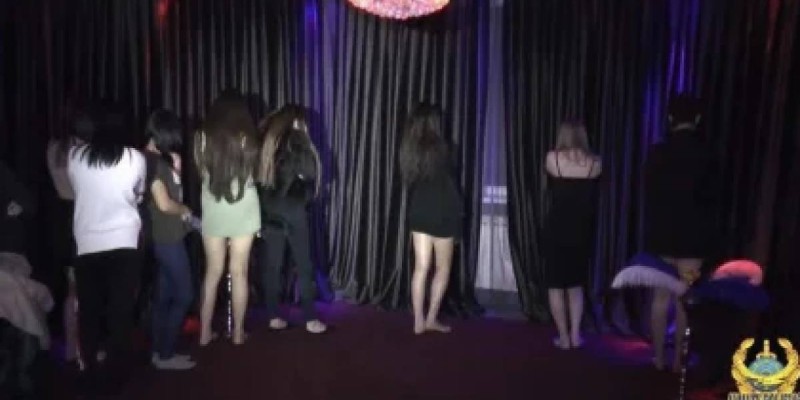 Қостанайда қыздарды жезөкшелікке мәжбүрлеген қылмыстық топ әшкереленді