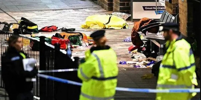 Англияда пойызда адамдарға шабуыл жасалып, 10 адам жарақат алды