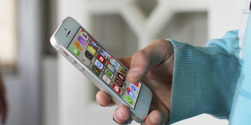 Қазақстанда мектепте балалары телефон пайдаланған ата-аналарға айыппұл салынады