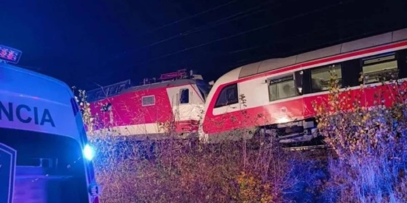 Словакияда екі пойыз соқтығысты