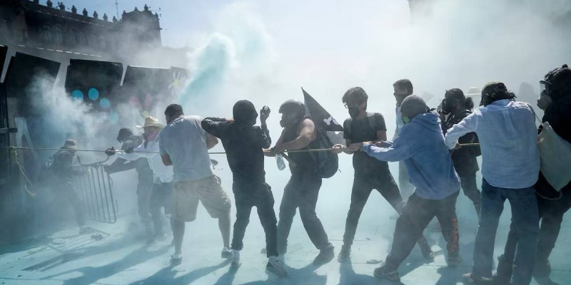 Мексикада мэрдің өлімінен кейін жаппай наразылық өтіп жатыр