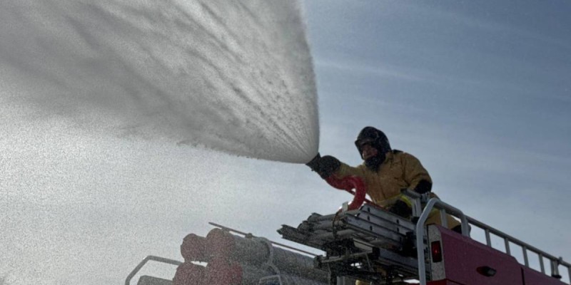 Алматыда әкімшілік ғимарат өртеніп жатыр