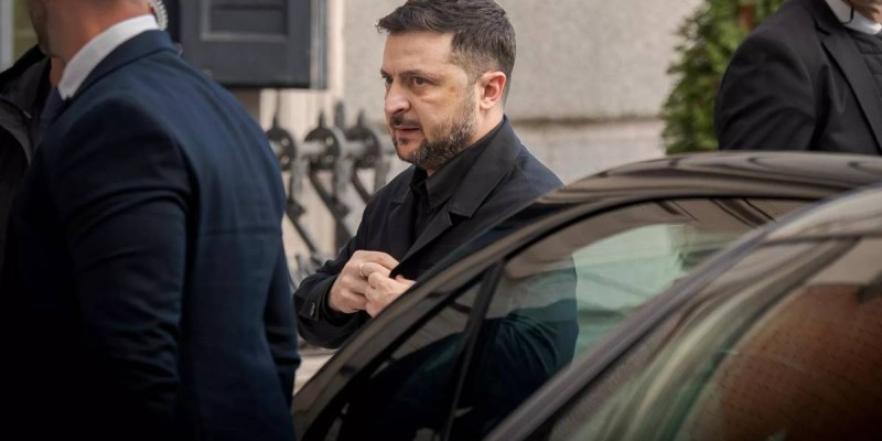 "Зеленский елден қашып кетеді": Украина президенті жайлы сұмдық хабар тарады (ВИДЕО)