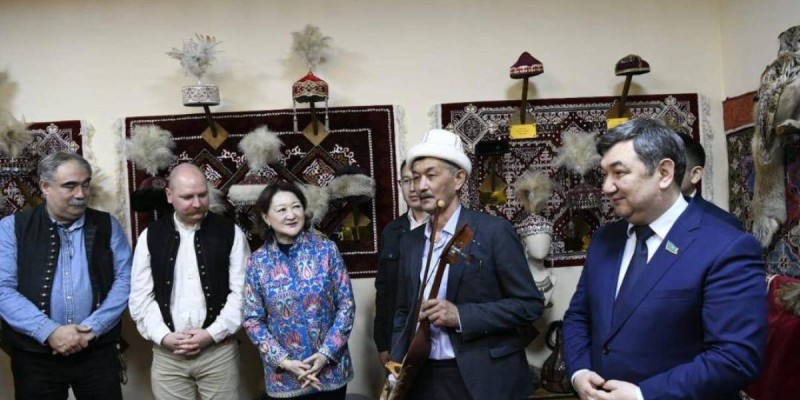 Астанада түркі халықтарының музыкалық аспаптары қойылған экспозиция ашылды