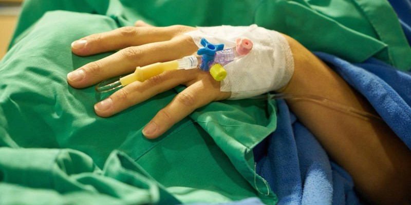 Акушер әйелді босандыру үшін ақша сұрағаны айтылды