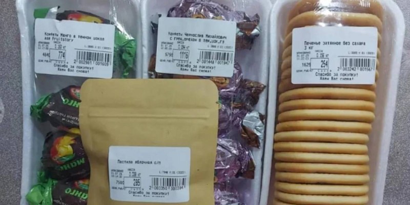 Петропавлдағы супермаркетте заттың бағалары рубльмен көрсетілген