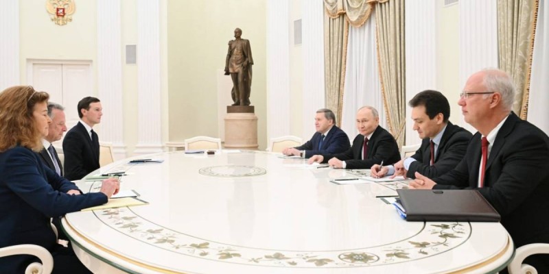 Бес сағатқа созылған келіссөз: Путин АҚШ өкілдерімен бейбіт жоспарды талқылады