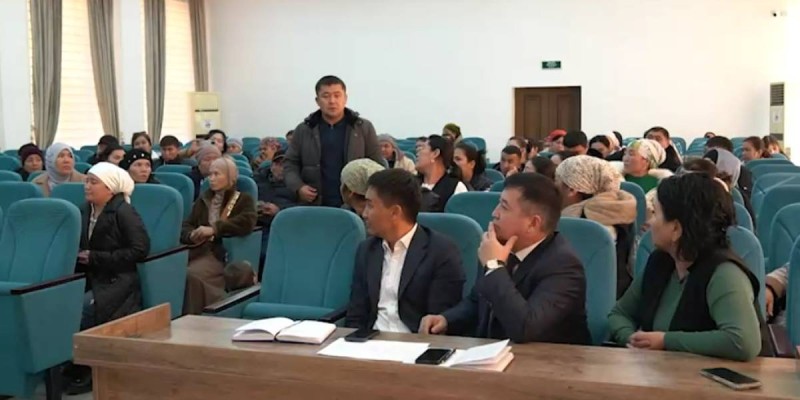 Үш ай жалақы алмаған мұғалімдер наразылыққа шықты