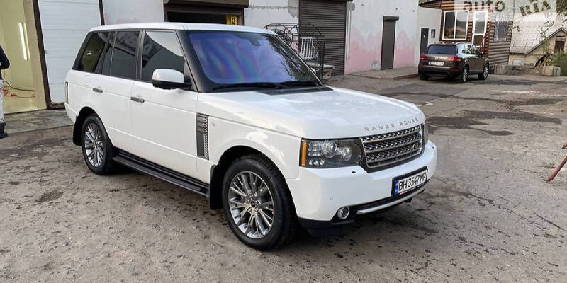 Алматыда жеке сот орындаушы 370 млн теңге мен Range Rover автокөлігін заңсыз иемденіп алған